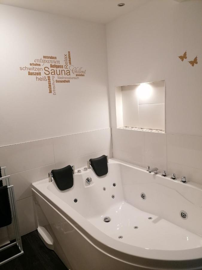 Ferienwohnung Christine Mit Sauna Und Whirlpool Utzerath Exterior foto